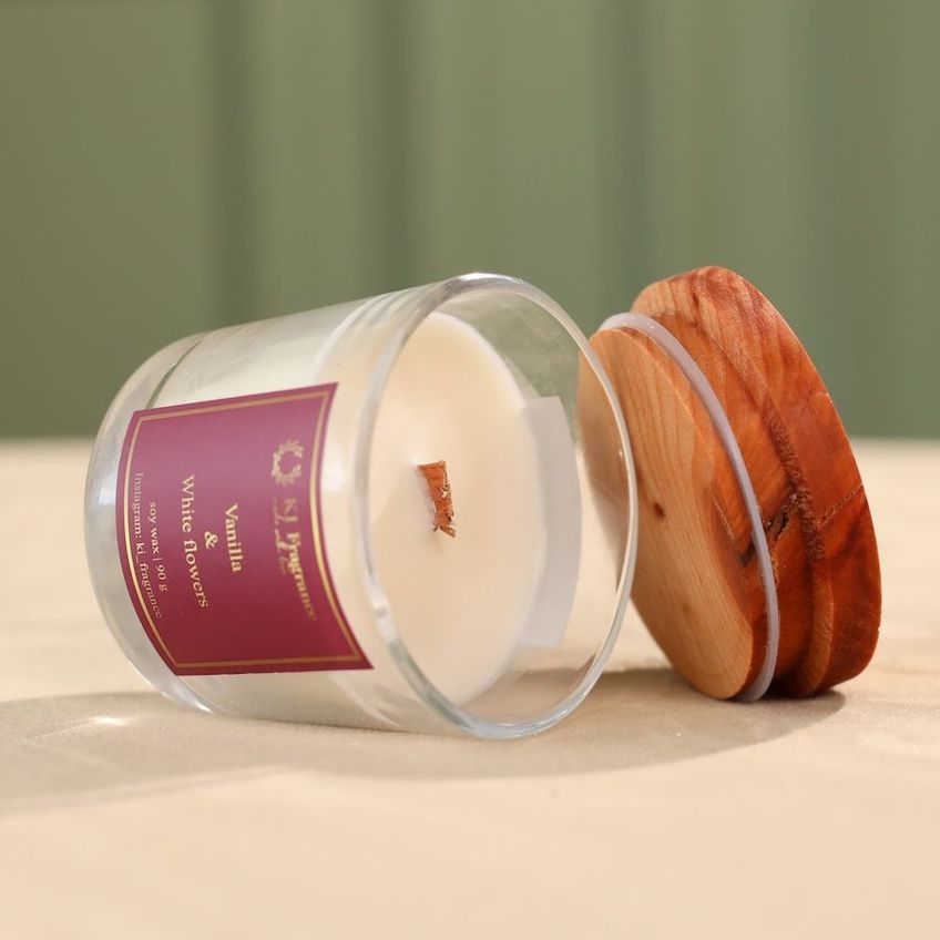 Ароматична свічка Vanilla & White Flowers у скляному стакані з кришкою 90 гр
